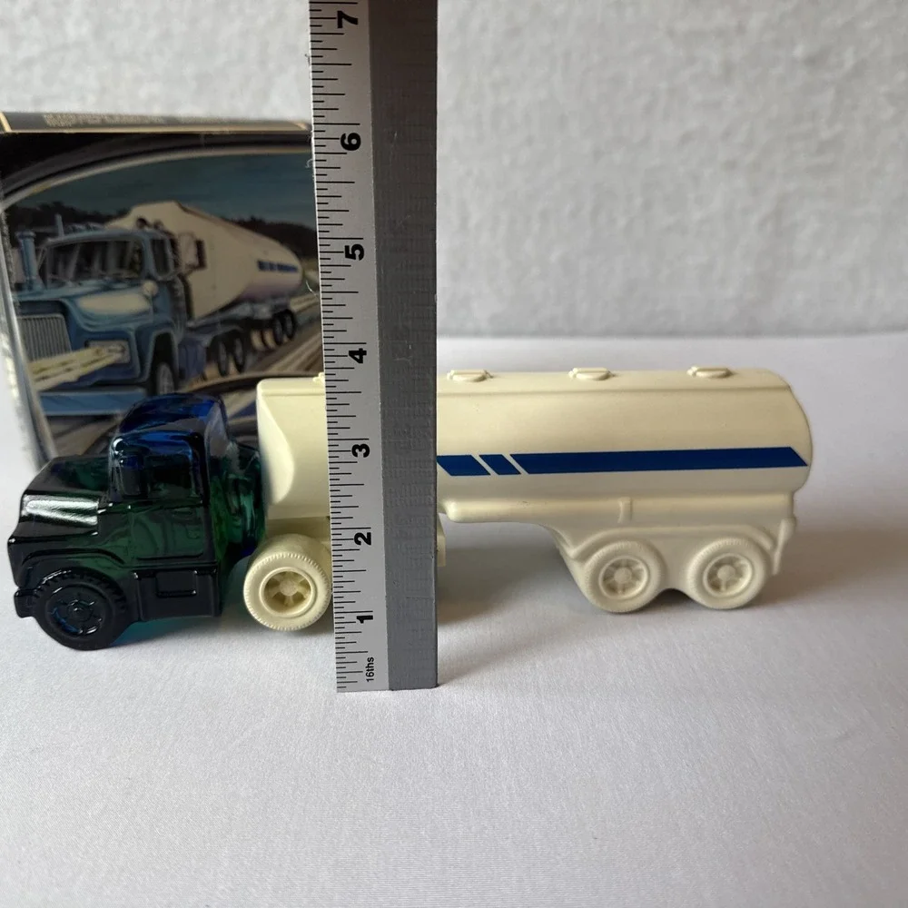 Vintage Avon Big Rig Truck After Shave & Talc Set FULL With Box 1970s Decanter